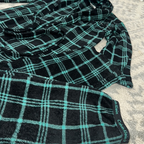 2-pack Boys Calvin Klein fuzzy robe & PJ pant sets. Used but great condition! - Picture 3 of 7